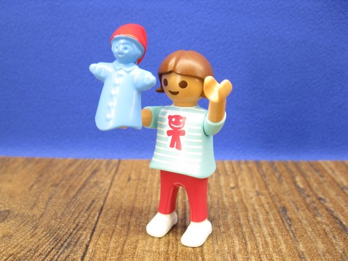 Mädchen mit kasperle figur - mädchen,